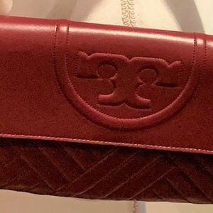 NWT Tory Burch Oxblood purse with Gold chain